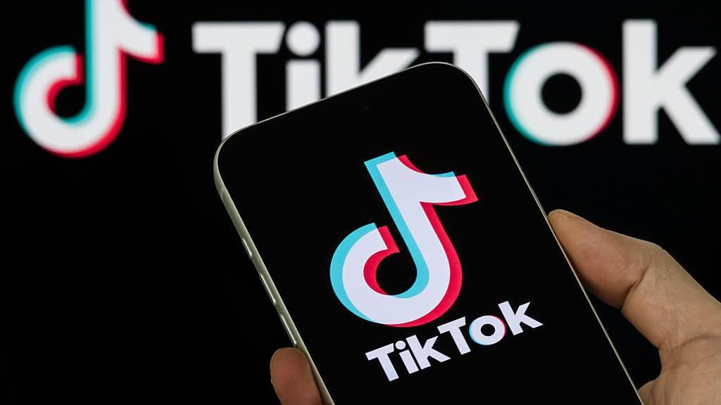 БОГИНО ДҮРС БИЧЛЭГИЙН ПЛАТФОРМУУД ХҮНИЙ АНХААРЛЫГ ХЭРХЭН ТОГТООН БАРЬДАГ ВЭ